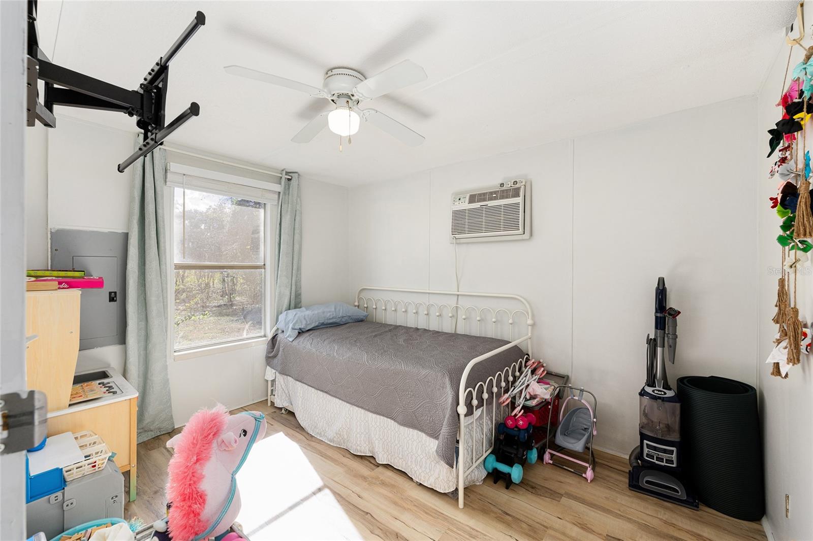 BREEZEWOOD ESTATE - Residential