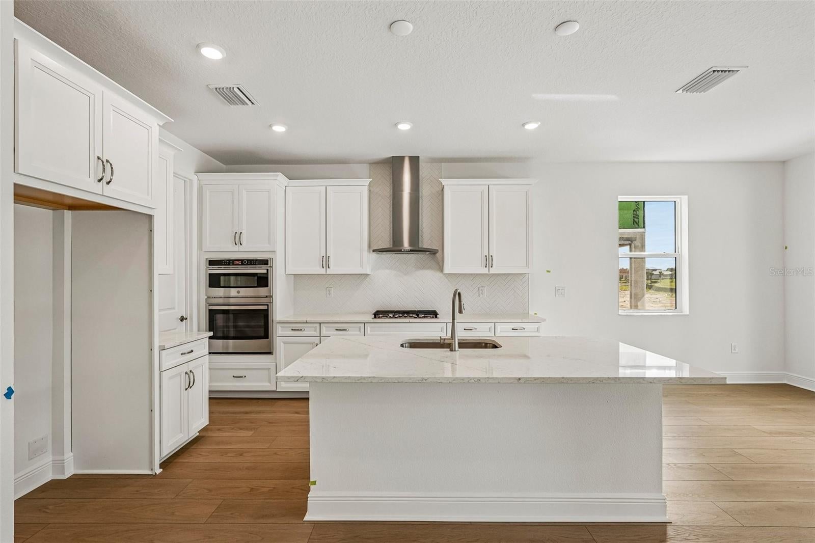 9706 CRYSTAL ISLES CIRCLE, SARASOTA, FL, 34241 2 9706 CRYSTAL ISLES CIRCLE