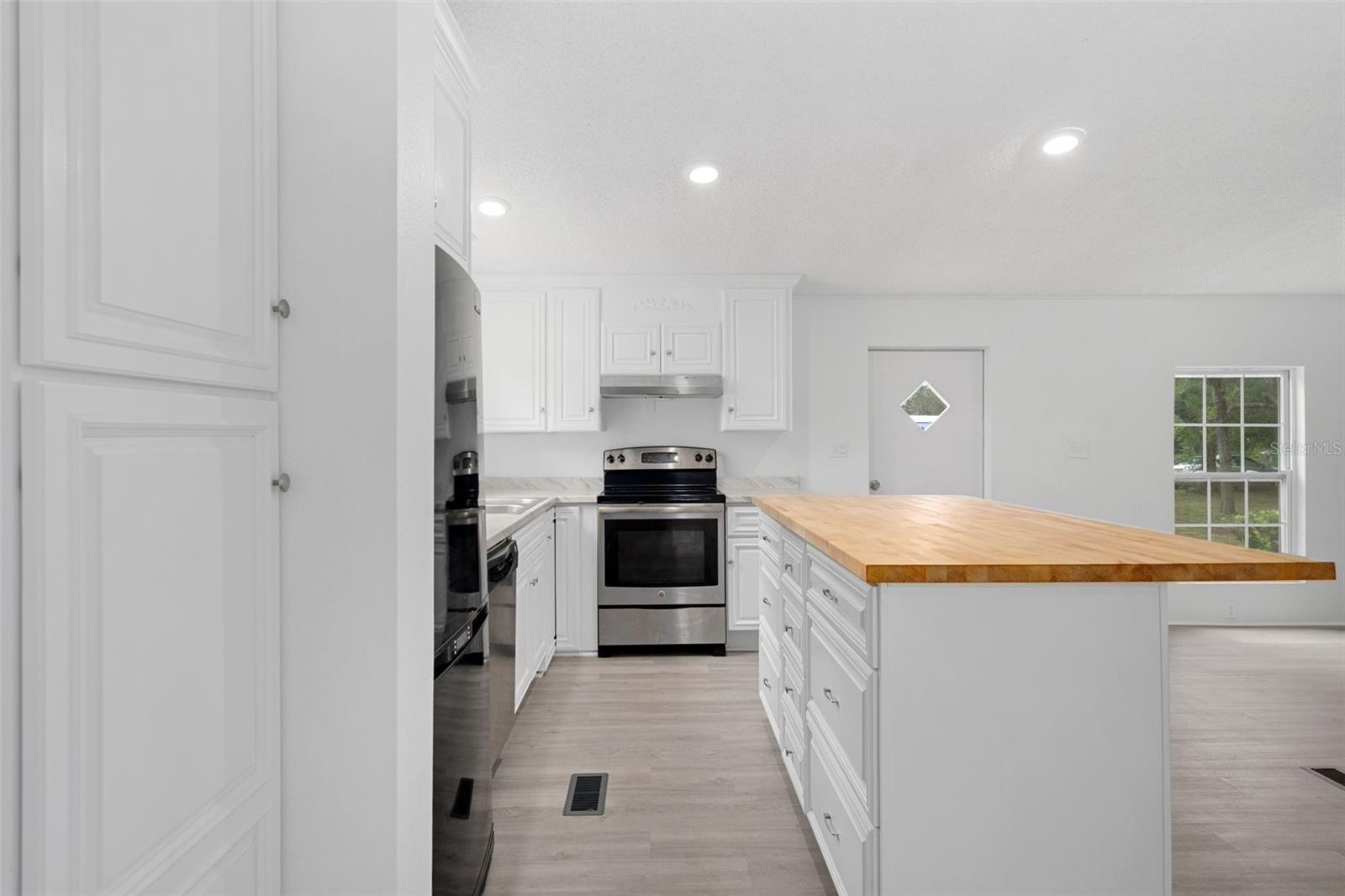 WEEKI WACHEE ACRES - Residential