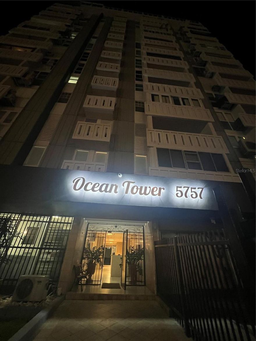 Fully Renovated Apartment with City Views – Just Steps from El Alambique Beach
Discover this stunning apartment, recently renovated to the highest construction standards with top-quality finishes. Featuring Italian tile throughout, quartz countertops, and PVC kitchen cabinets, this home is a perfect blend of elegance and functionality.
The kitchen is equipped with high-efficiency, low-consumption Samsung appliances, all with Wi-Fi connectivity. Air Master Inverter air conditioning units also include built-in Wi-Fi, as do the TVs and the smart lock, allowing you to open the apartment remotely from your smartphone.
This property is fully furnished, move-in ready, and equipped to generate immediate short-term rental income or to enjoy as your permanent residence. From the balcony, take in breathtaking city views both day and night.
Located just steps from El Alambique Beach, this apartment offers:
• 2 bedrooms and 2 full bathrooms
• Master bedroom with a spacious walk-in closet
• Guest bedroom with a wall-to-wall built-in closet featuring an organizer system
The condominium provides outstanding amenities:
• Swimming pool
• 24/7 security and surveillance cameras
• Three elevators
• Water cistern and backup generator for common areas
An exceptional investment to generate income through short term rental and lifestyle opportunity in a prime location!