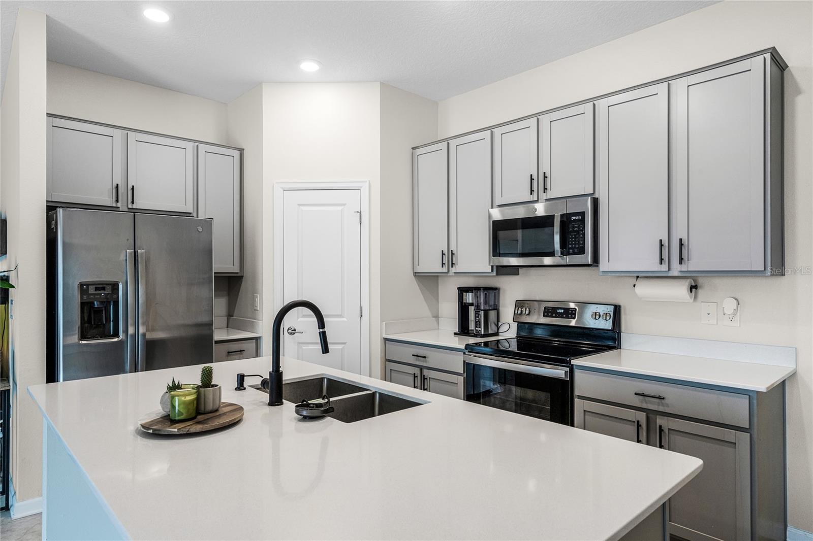 ESTATES AT LAKE HAMMOCK - Residential