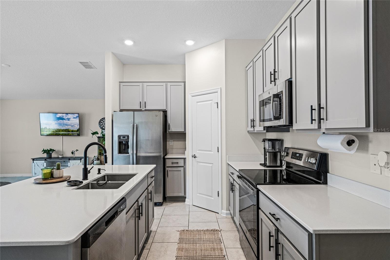 ESTATES AT LAKE HAMMOCK - Residential