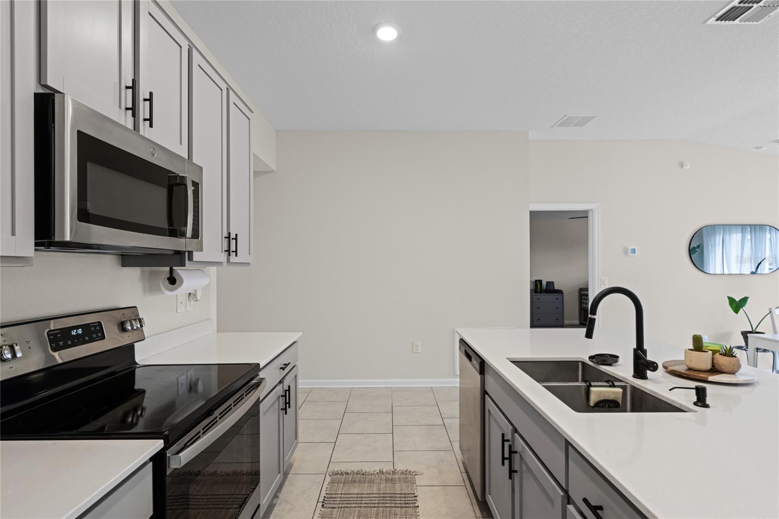 ESTATES AT LAKE HAMMOCK - Residential