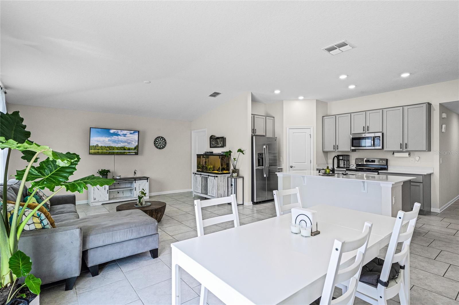 ESTATES AT LAKE HAMMOCK - Residential