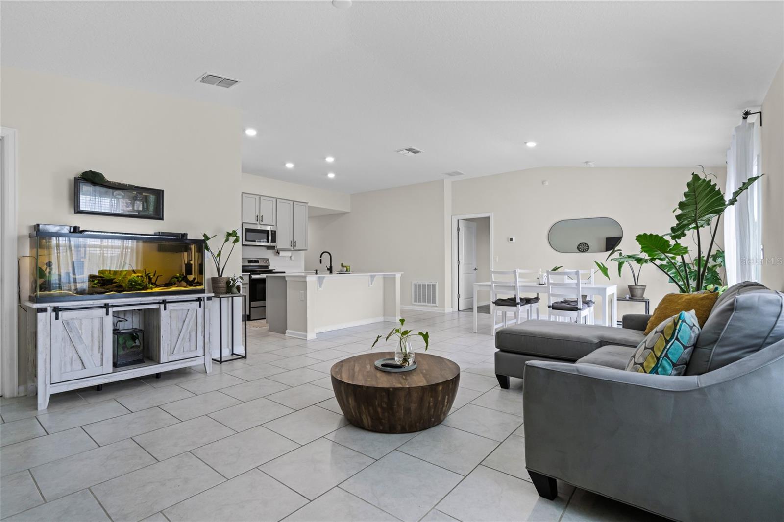 ESTATES AT LAKE HAMMOCK - Residential