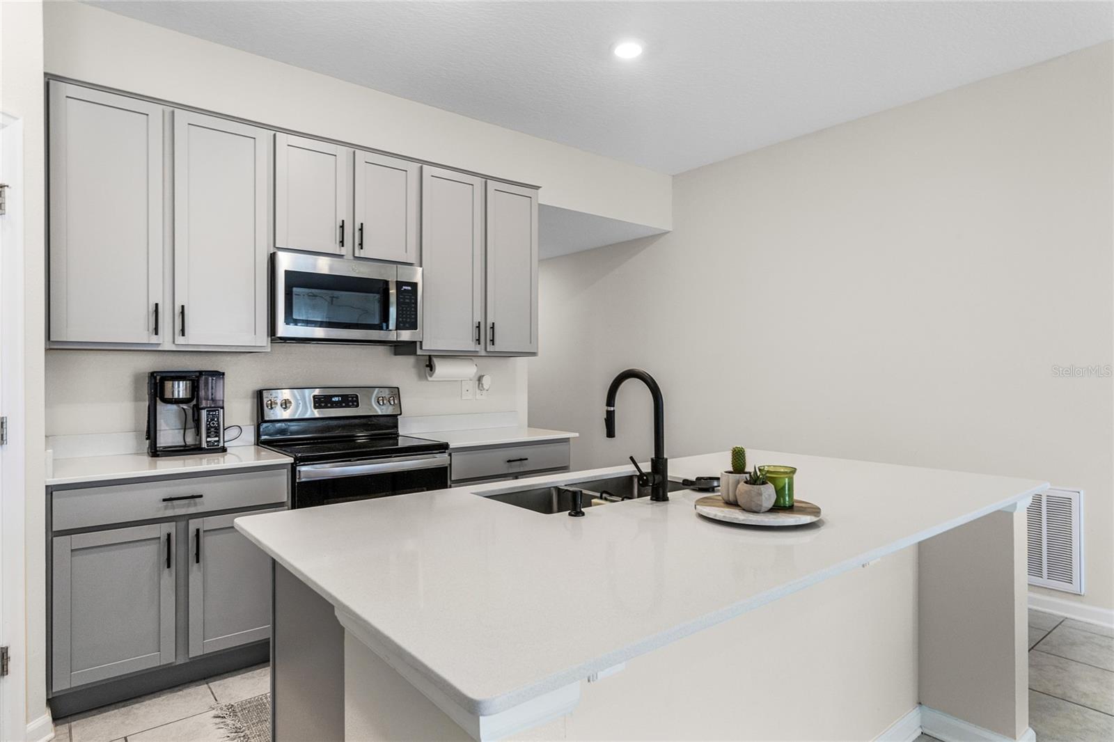 ESTATES AT LAKE HAMMOCK - Residential