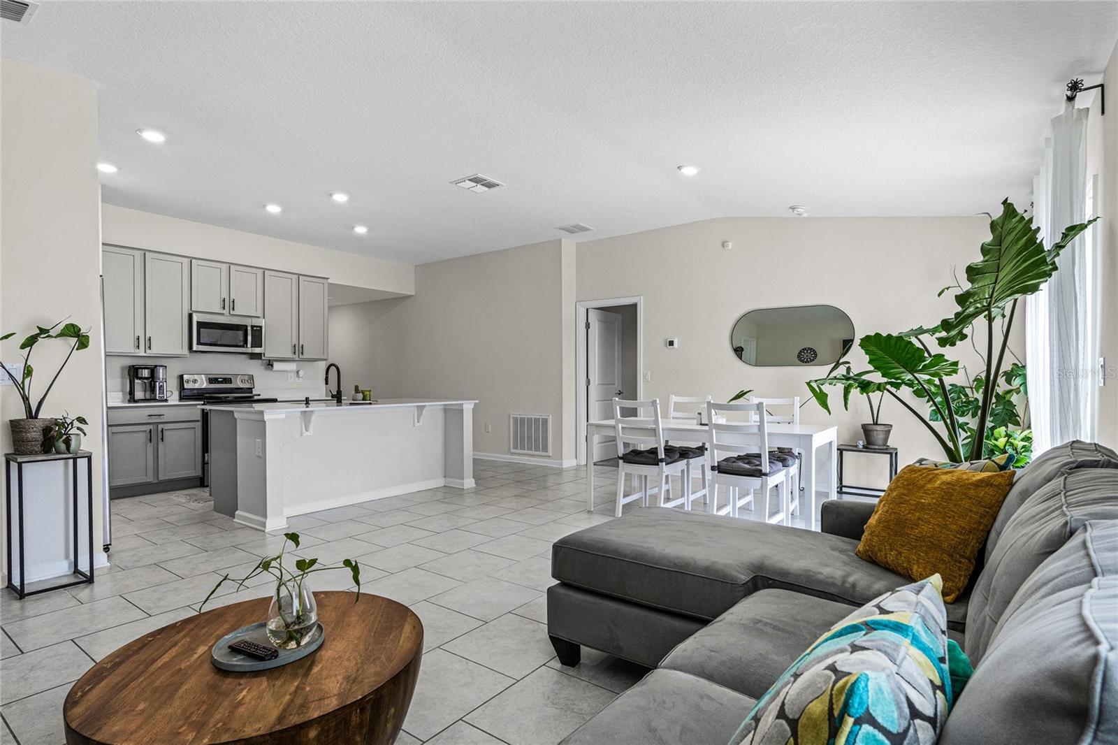 ESTATES AT LAKE HAMMOCK - Residential