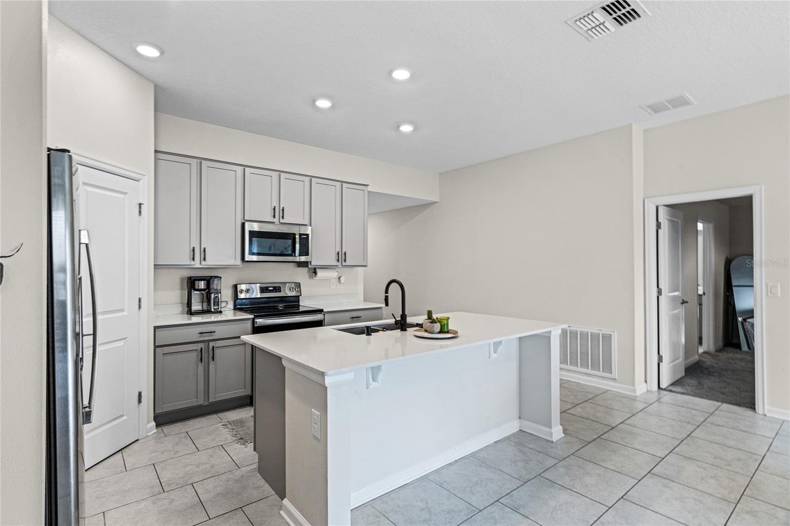 ESTATES AT LAKE HAMMOCK - Residential