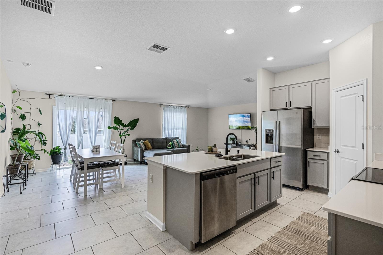 ESTATES AT LAKE HAMMOCK - Residential