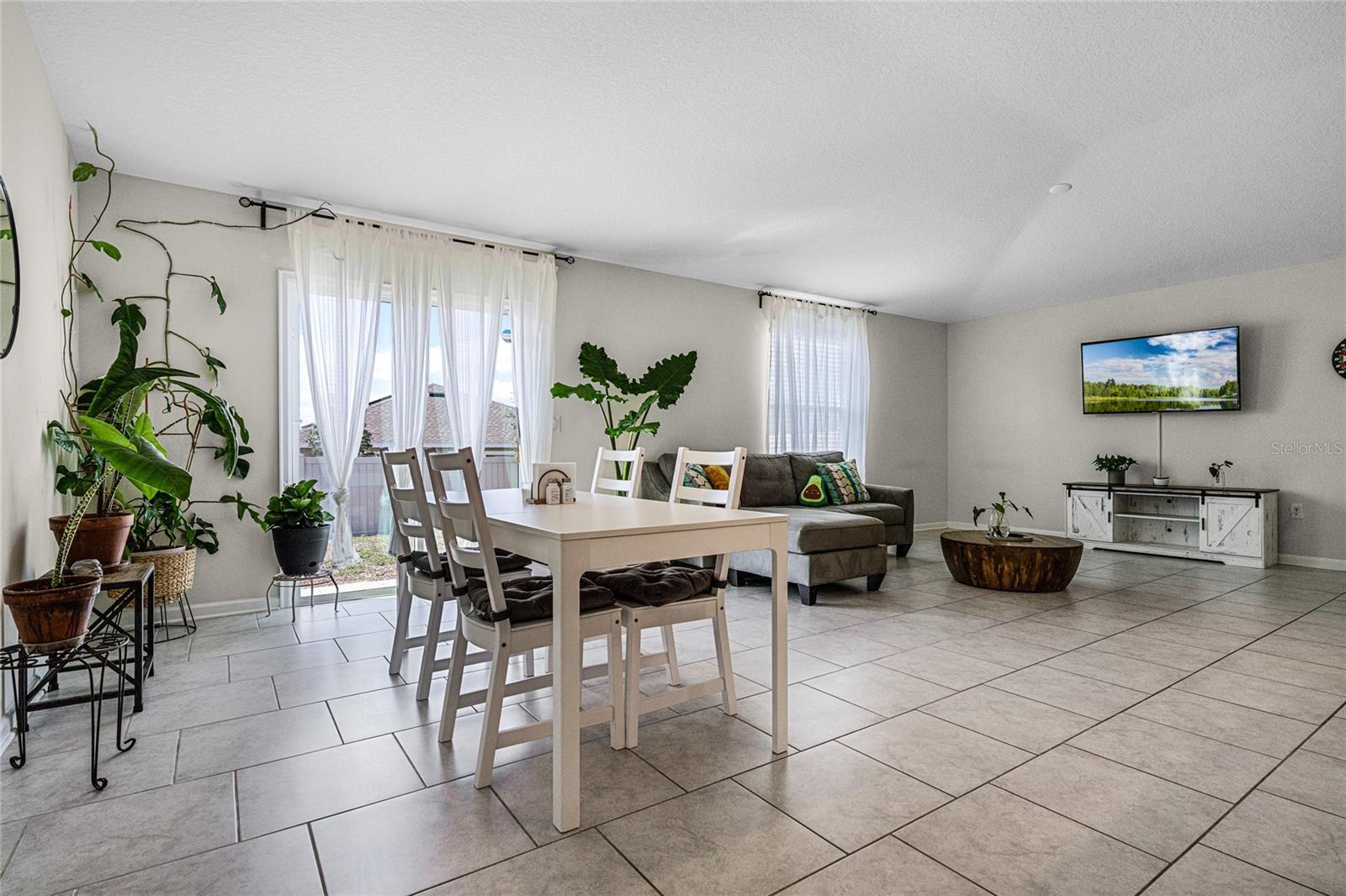 ESTATES AT LAKE HAMMOCK - Residential