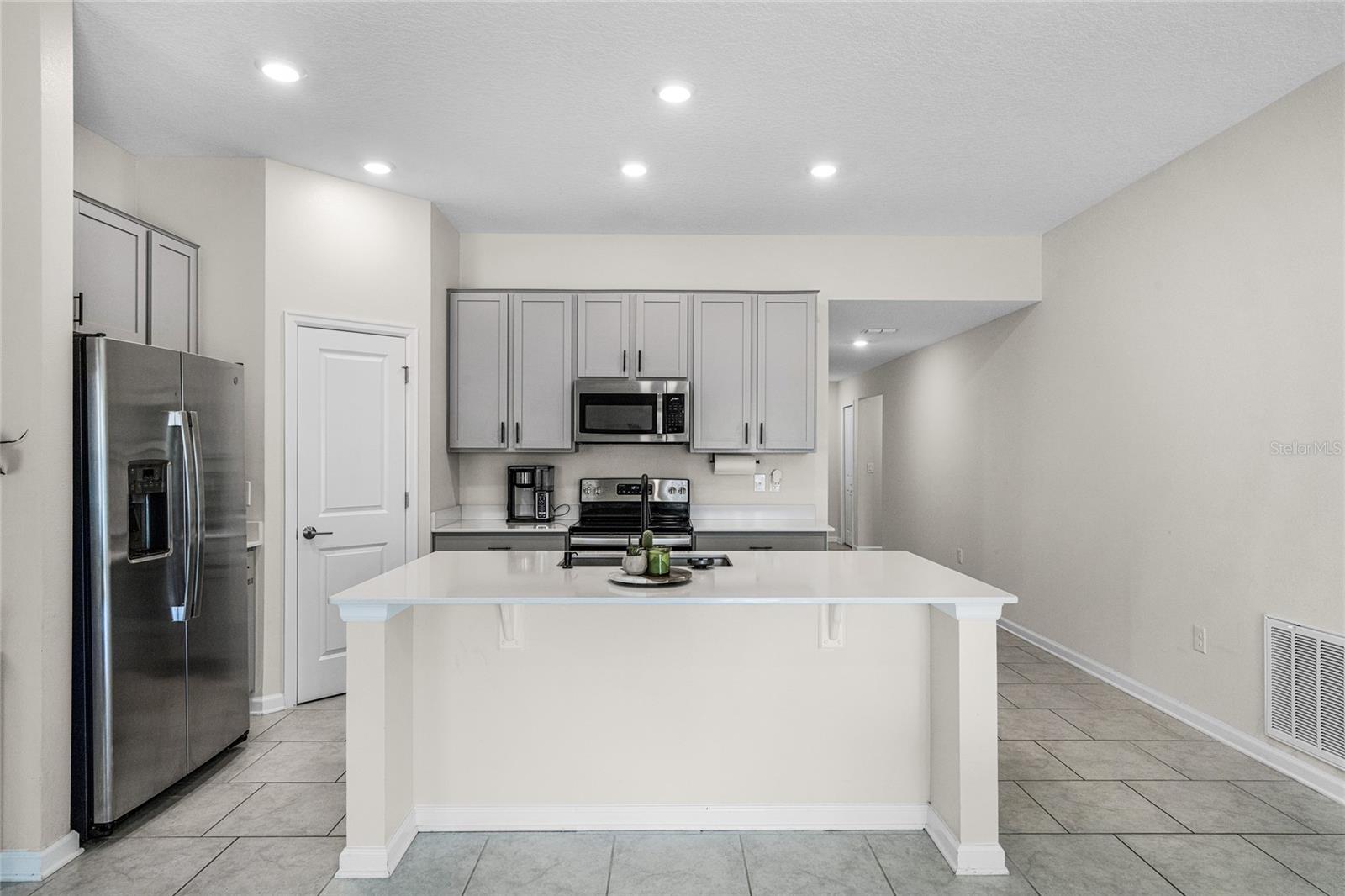 ESTATES AT LAKE HAMMOCK - Residential