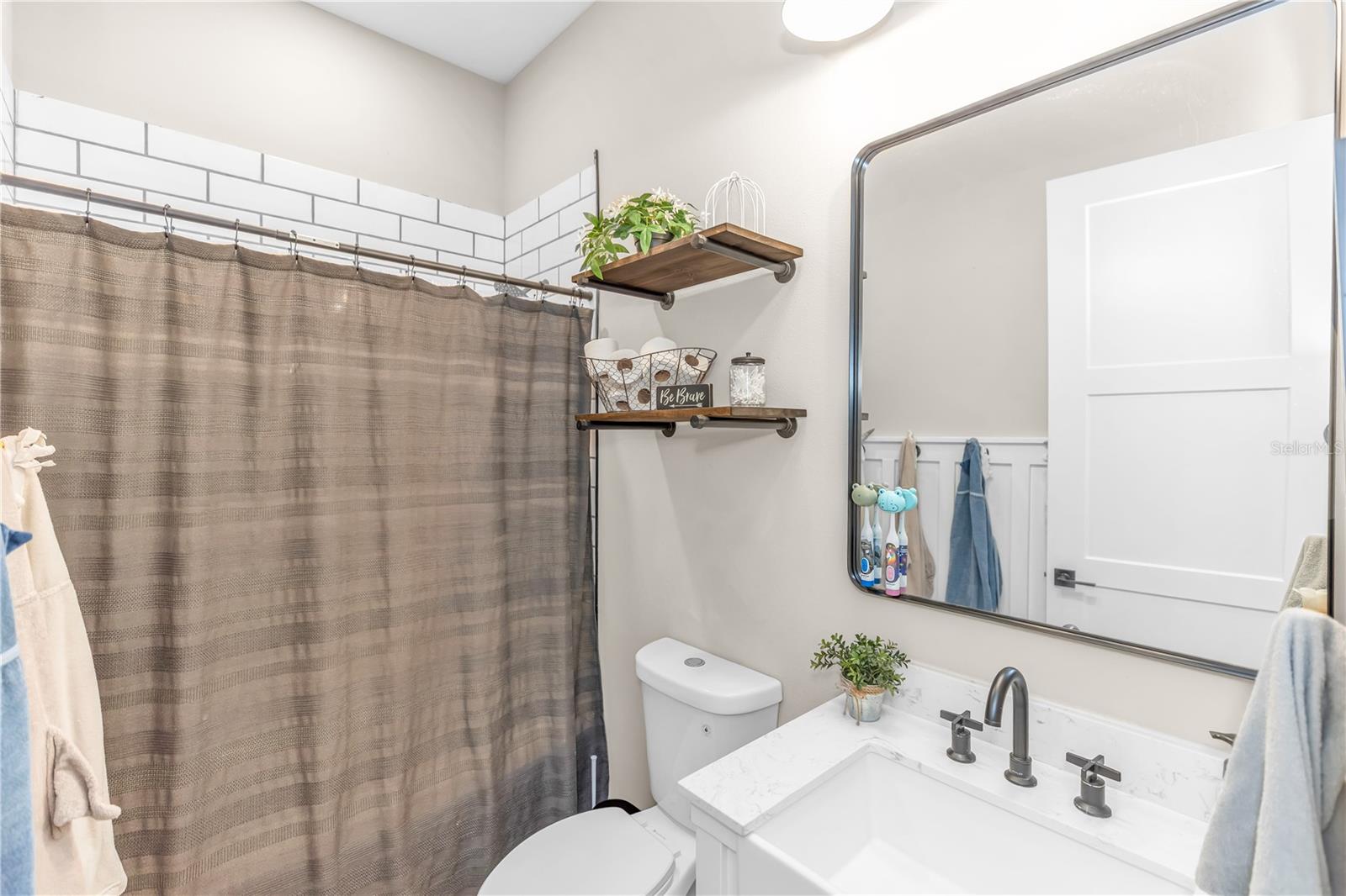 RIVER OAKS ESTATES - Residential