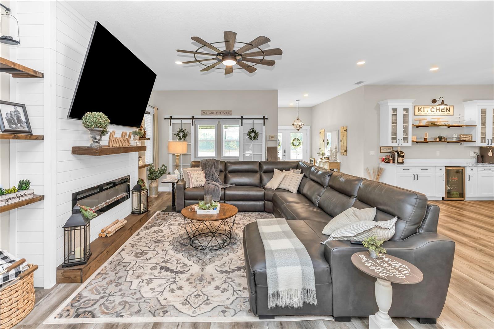 RIVER OAKS ESTATES - Residential