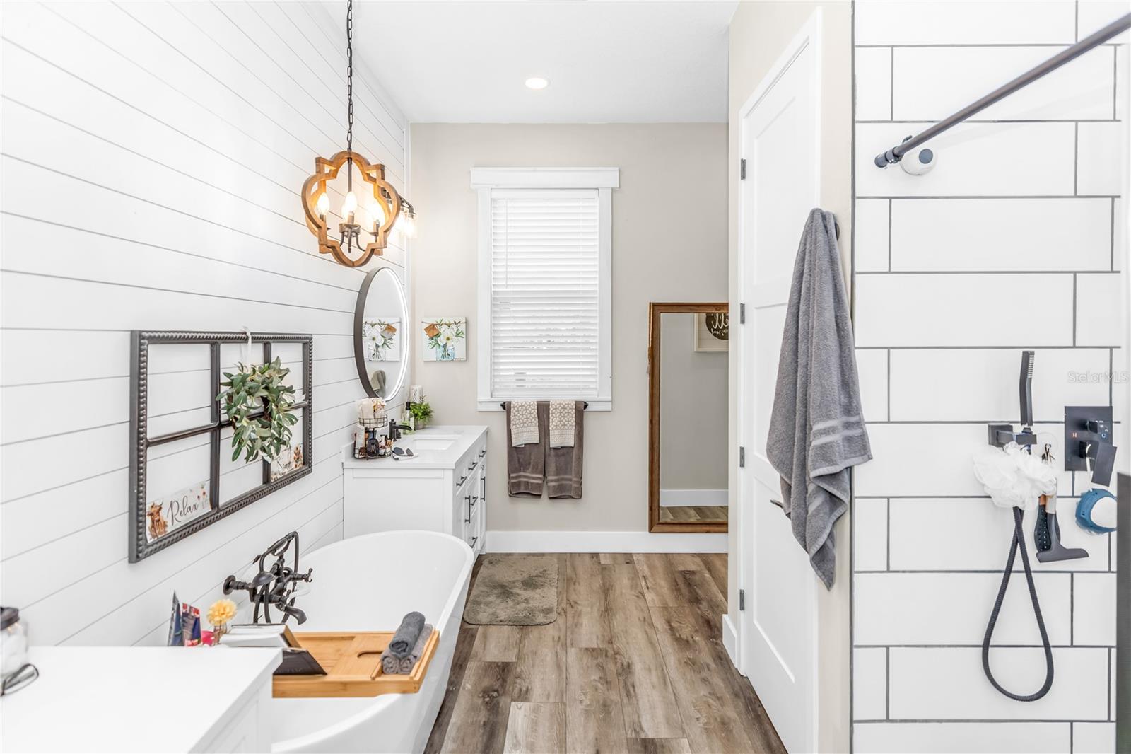 RIVER OAKS ESTATES - Residential