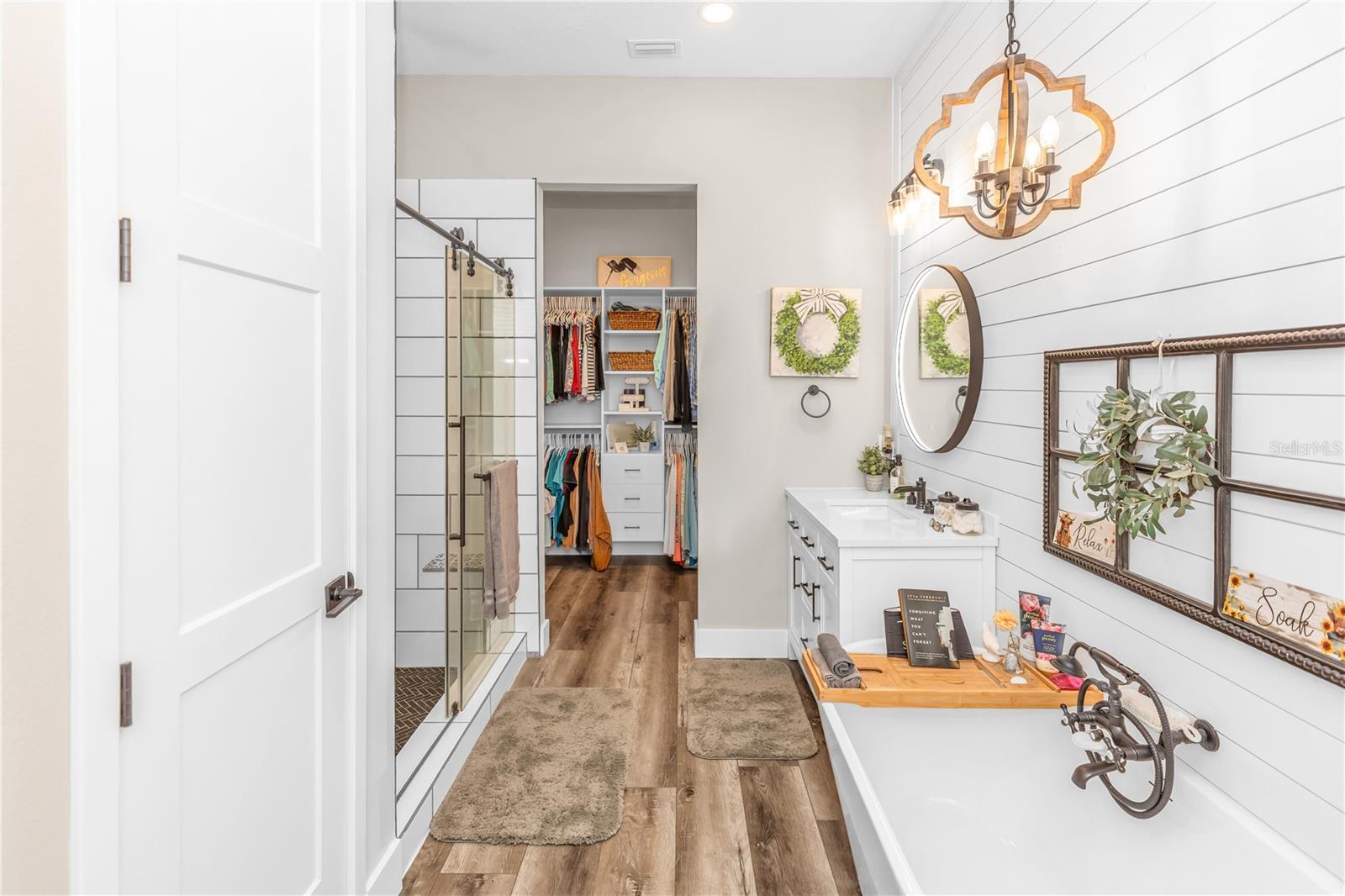 RIVER OAKS ESTATES - Residential