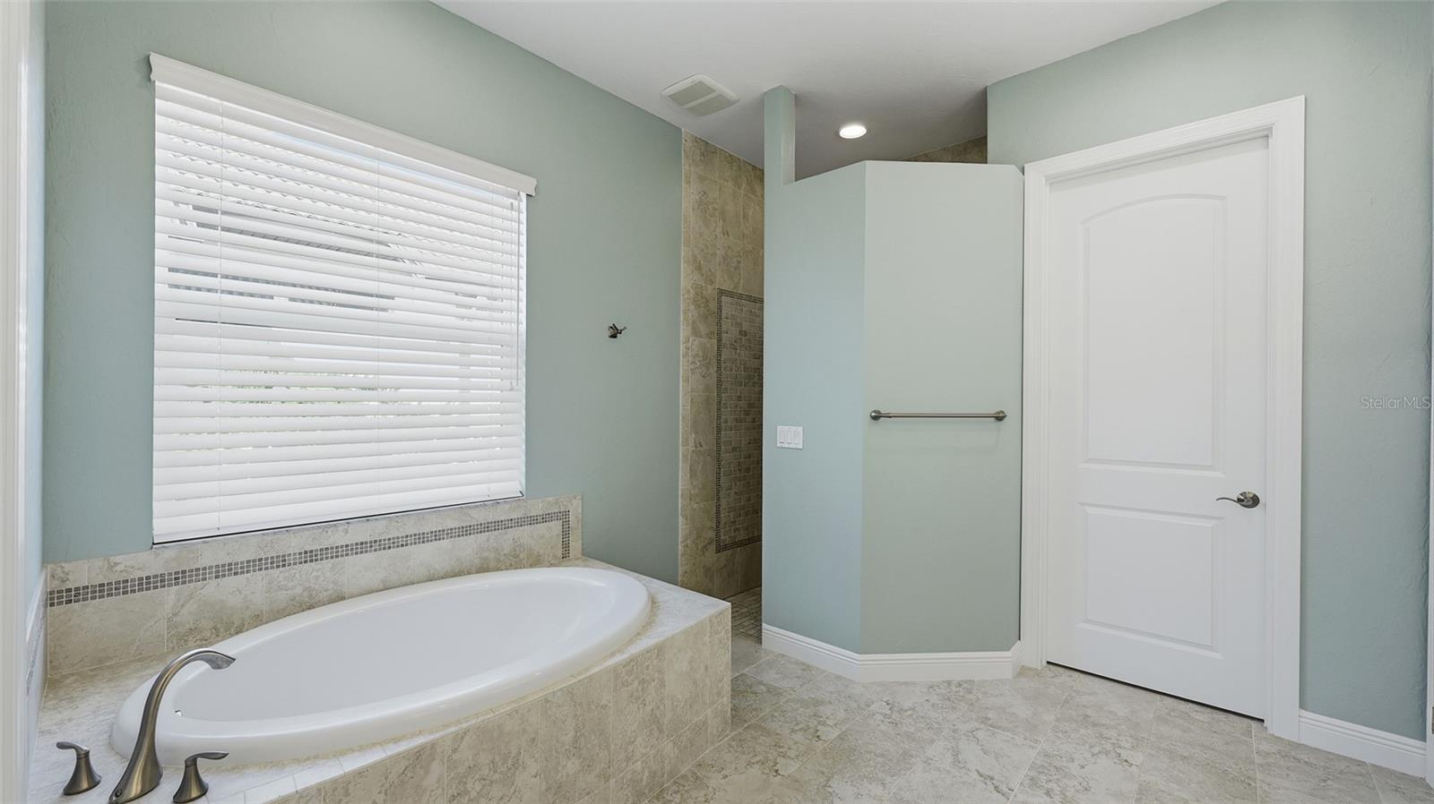 LEGENDS BAY - Residential