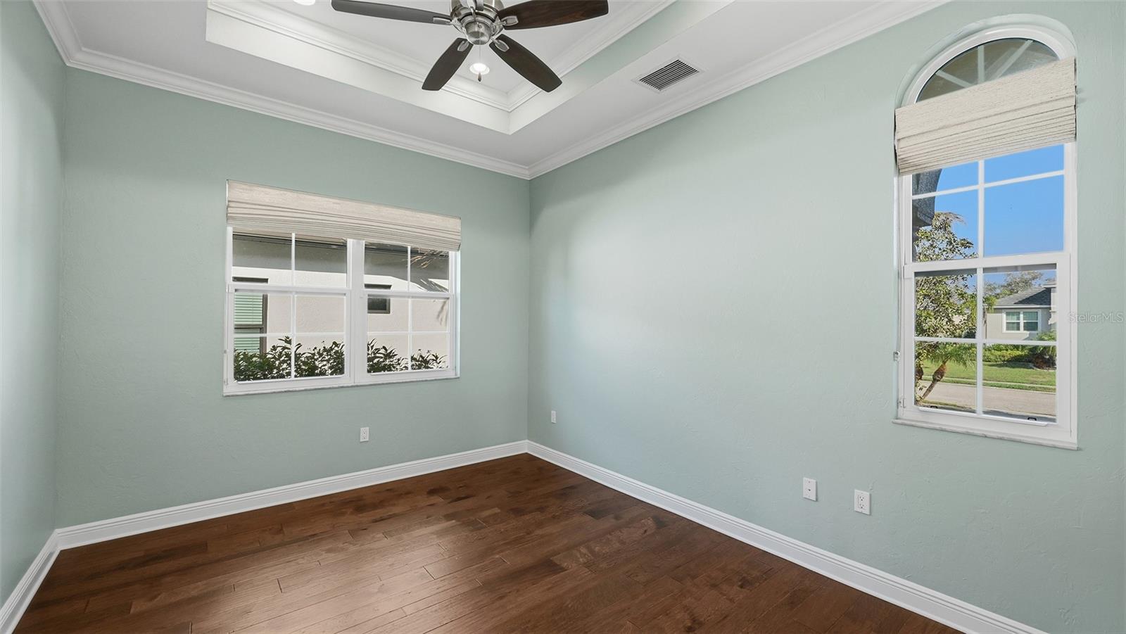 LEGENDS BAY - Residential