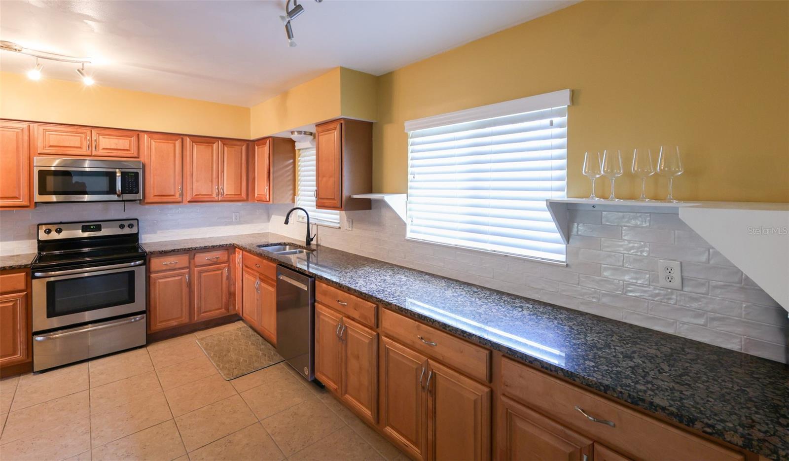 PINE OAK 1ST ADD - Residential Lease