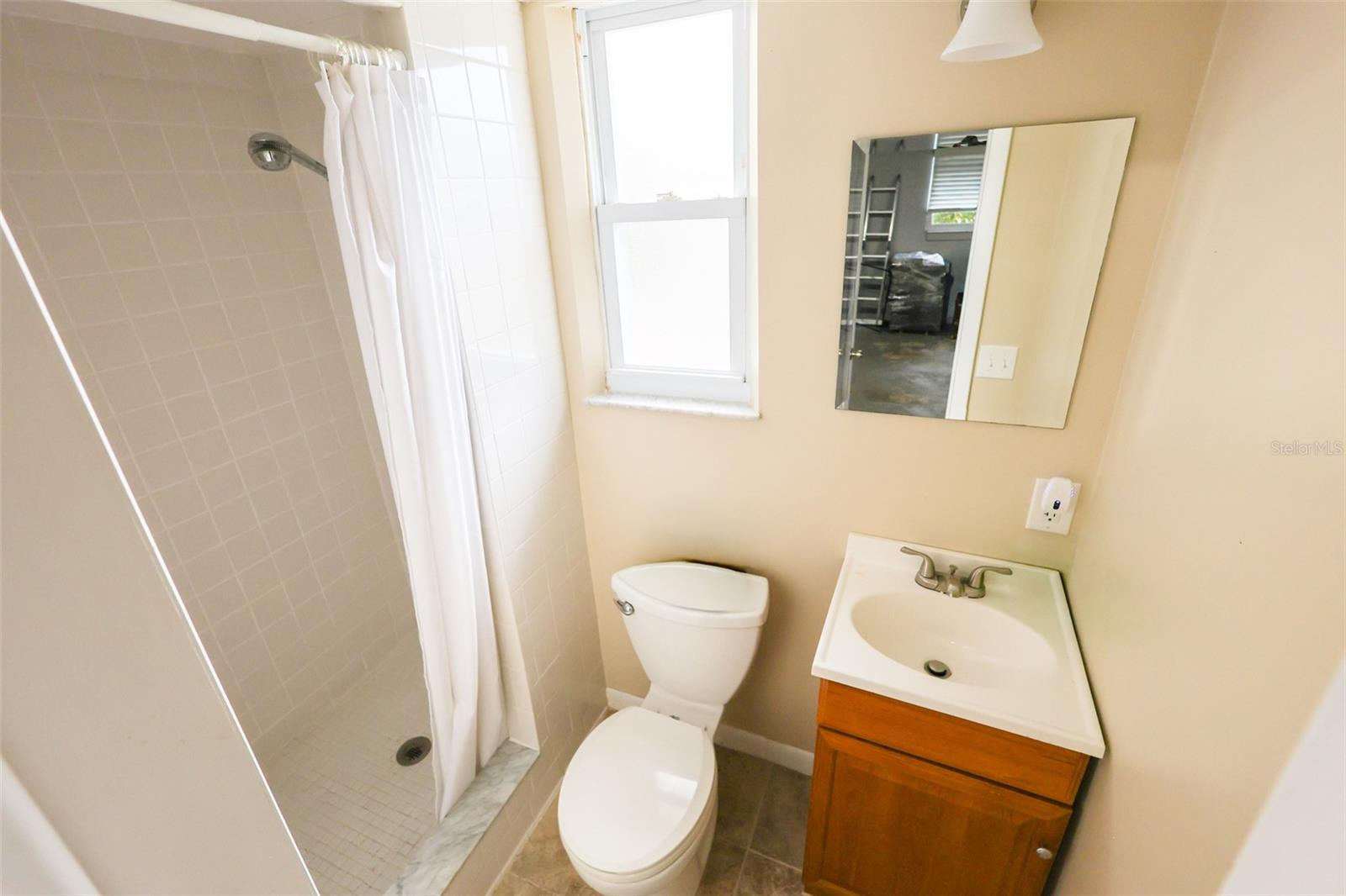 PINE OAK 1ST ADD - Residential Lease