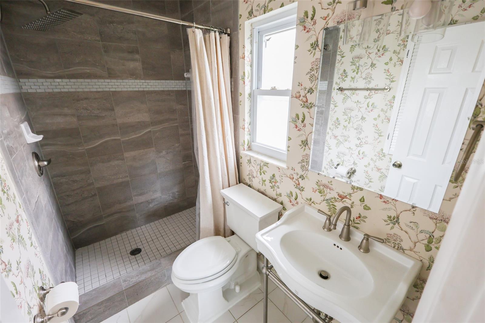 PINE OAK 1ST ADD - Residential Lease