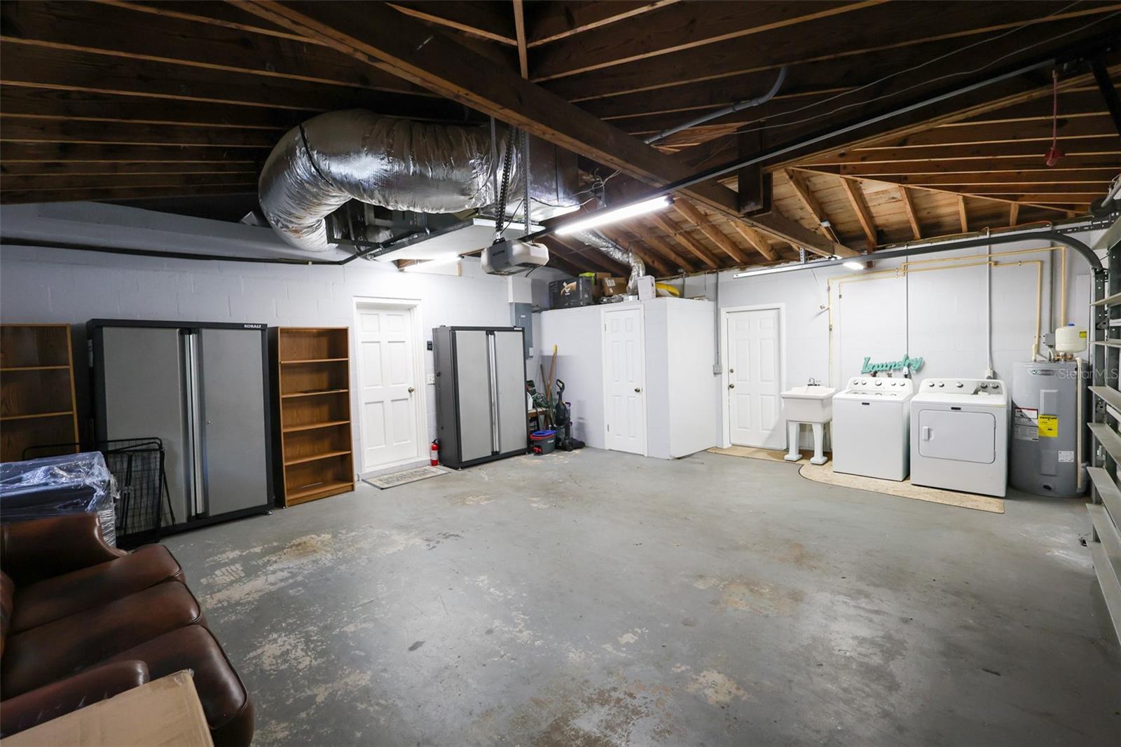 PINE OAK 1ST ADD - Residential Lease