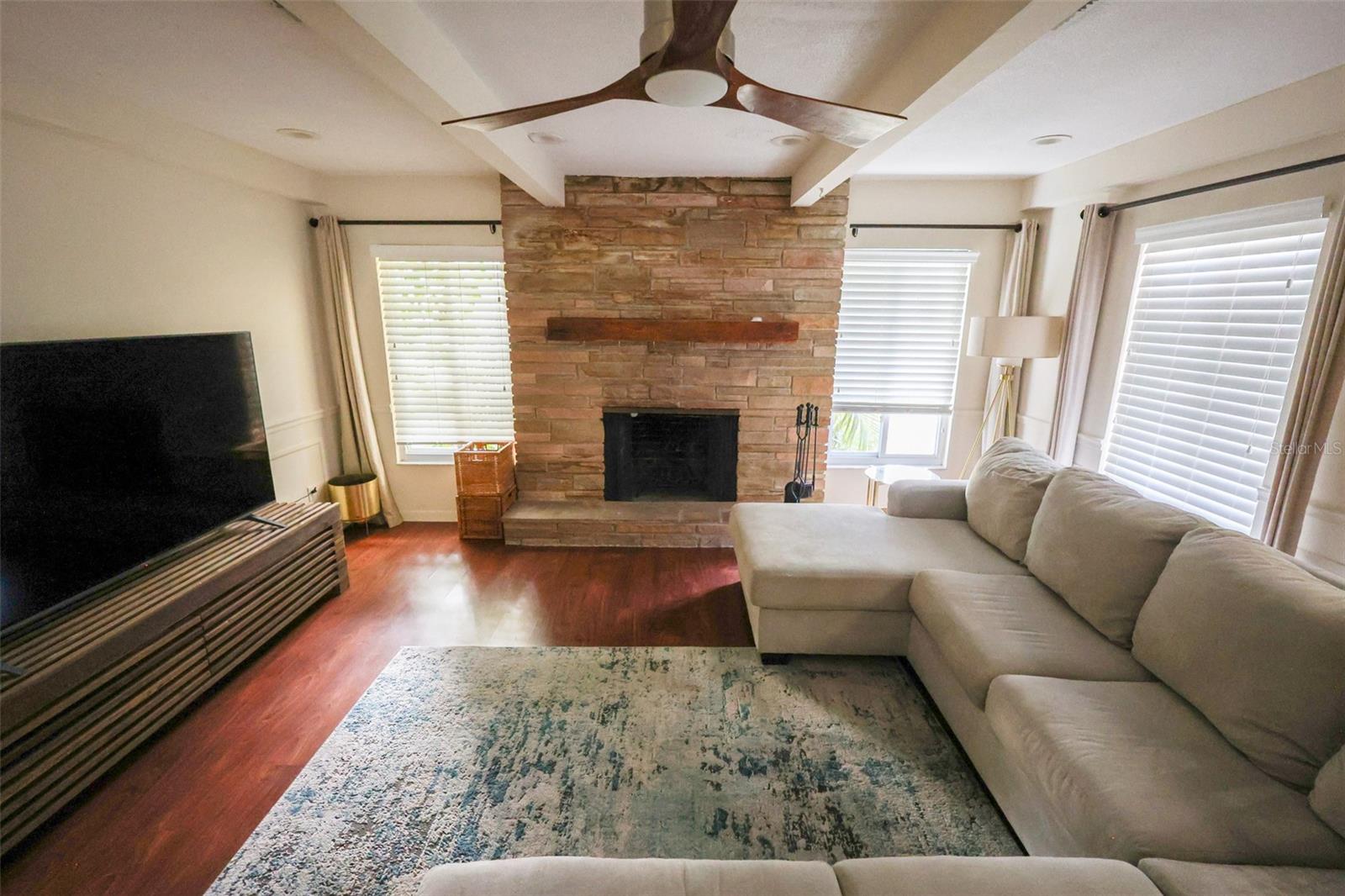 PINE OAK 1ST ADD - Residential Lease