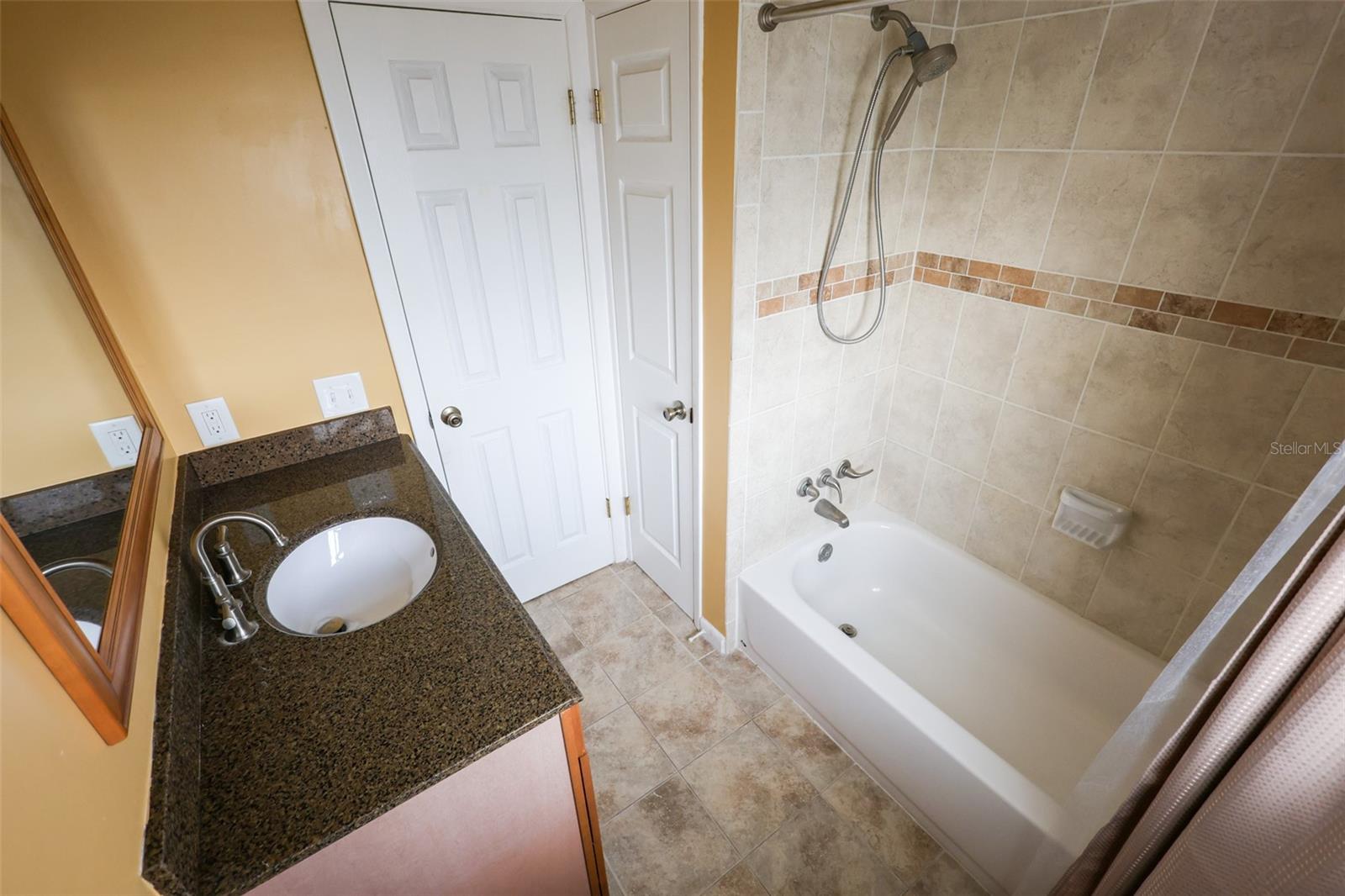 PINE OAK 1ST ADD - Residential Lease