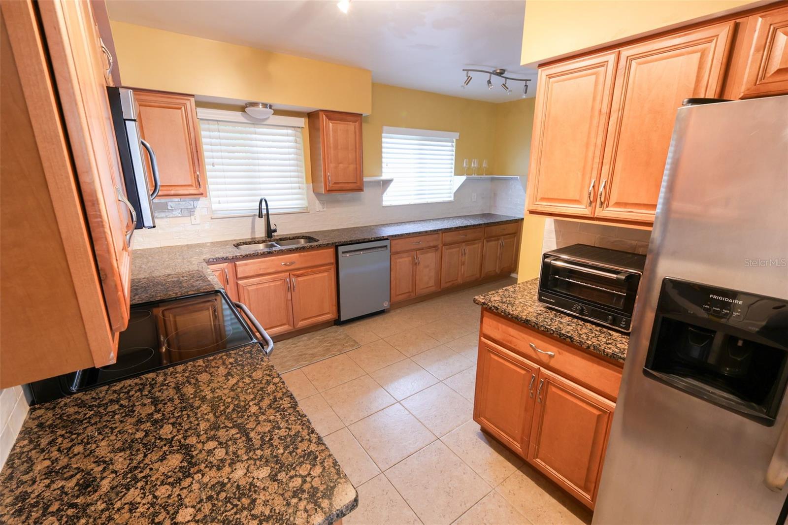 PINE OAK 1ST ADD - Residential Lease