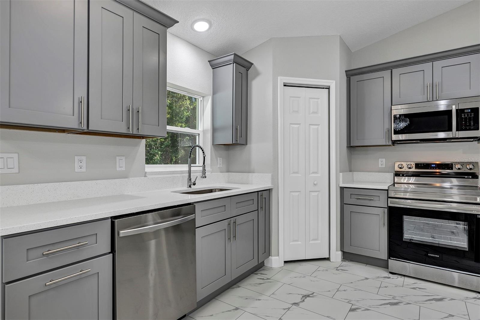 BELLEVIEW HEIGHTS ESTS (DIRT) - Residential