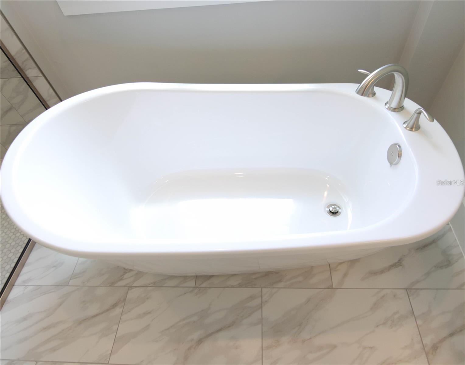 LAKE LOUISE ESTATES - Residential