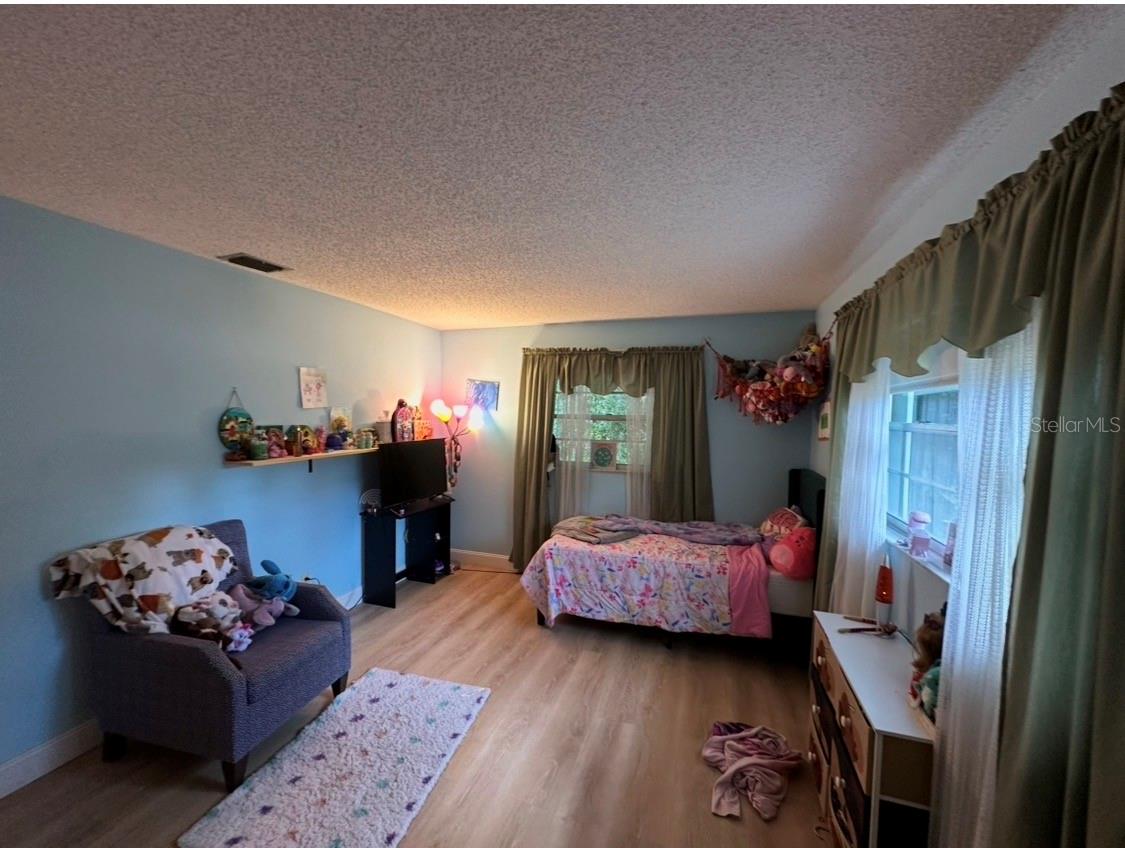 OAK FOREST UNIT 02 - Residential