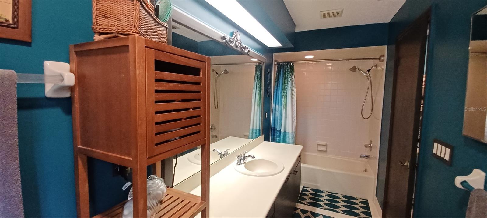 PINE LAKES - Residential