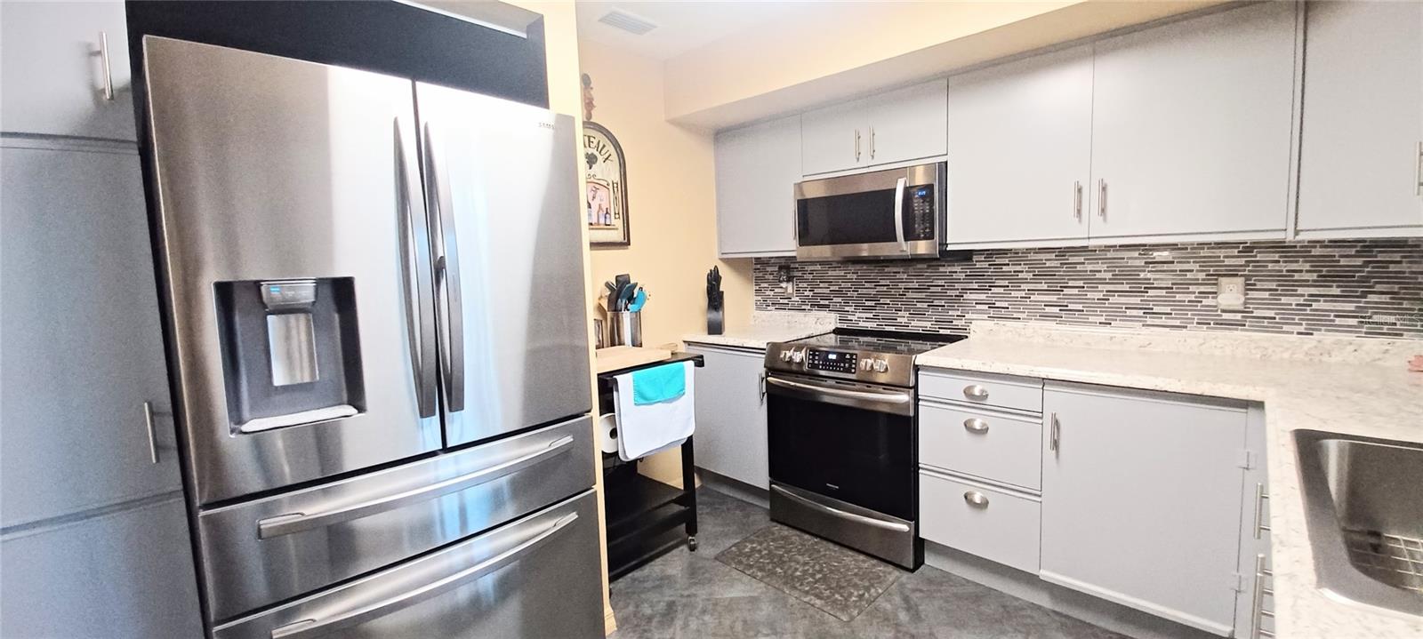 PINE LAKES - Residential