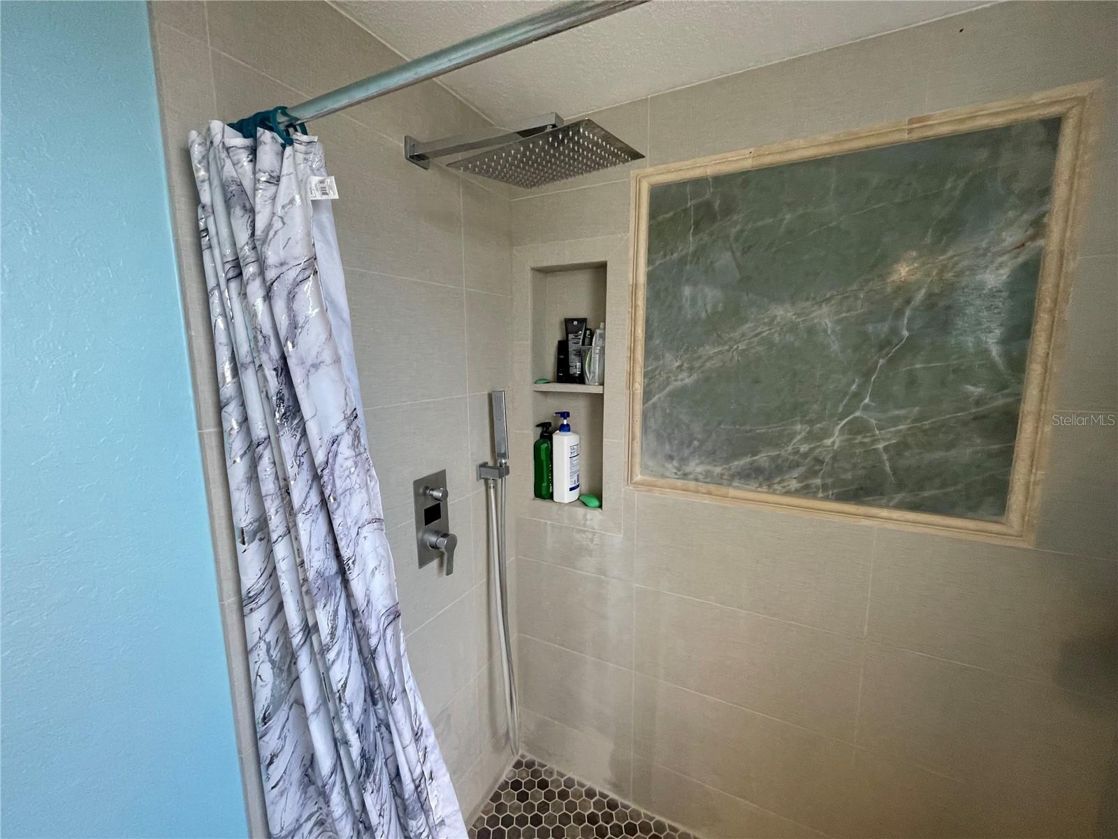 ALOHA GARDENS - Residential