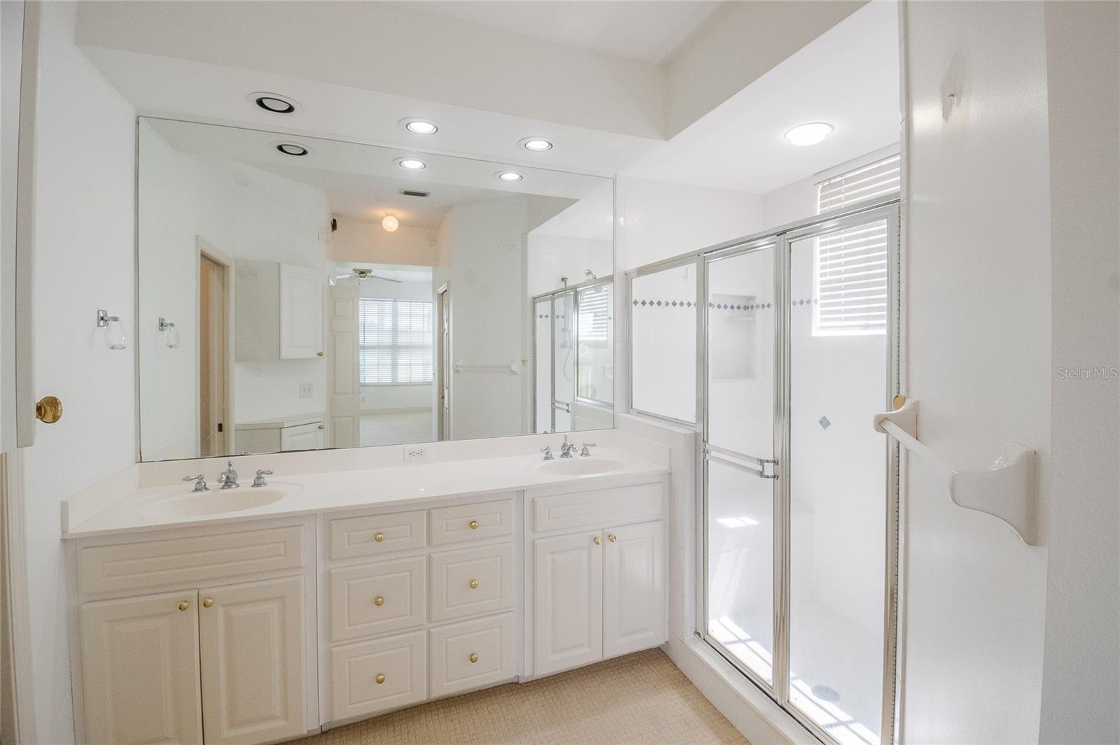 ENCLAVE/GRASSLANDS - Residential Lease