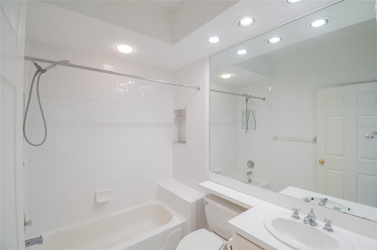 ENCLAVE/GRASSLANDS - Residential Lease