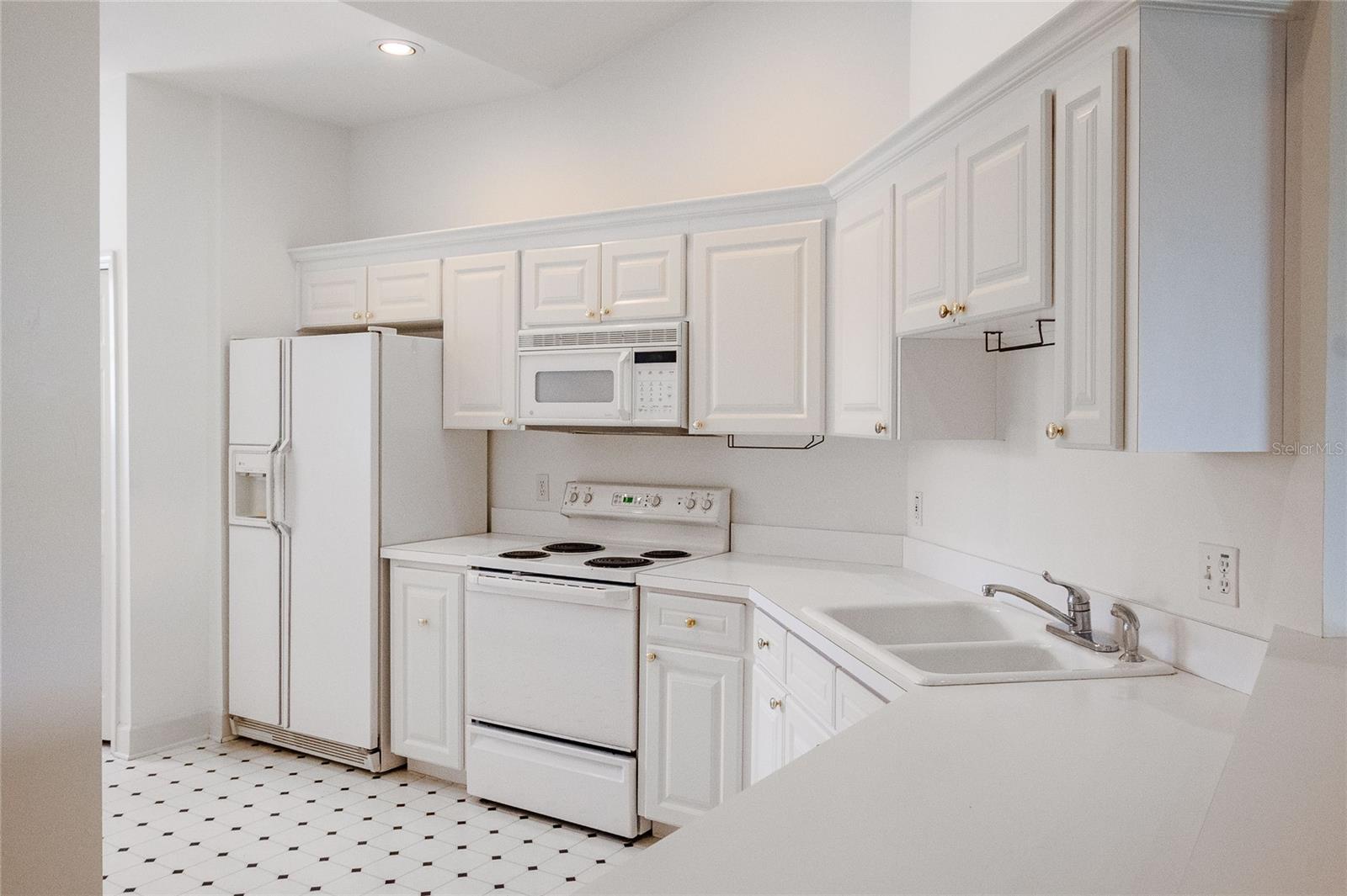 ENCLAVE/GRASSLANDS - Residential Lease