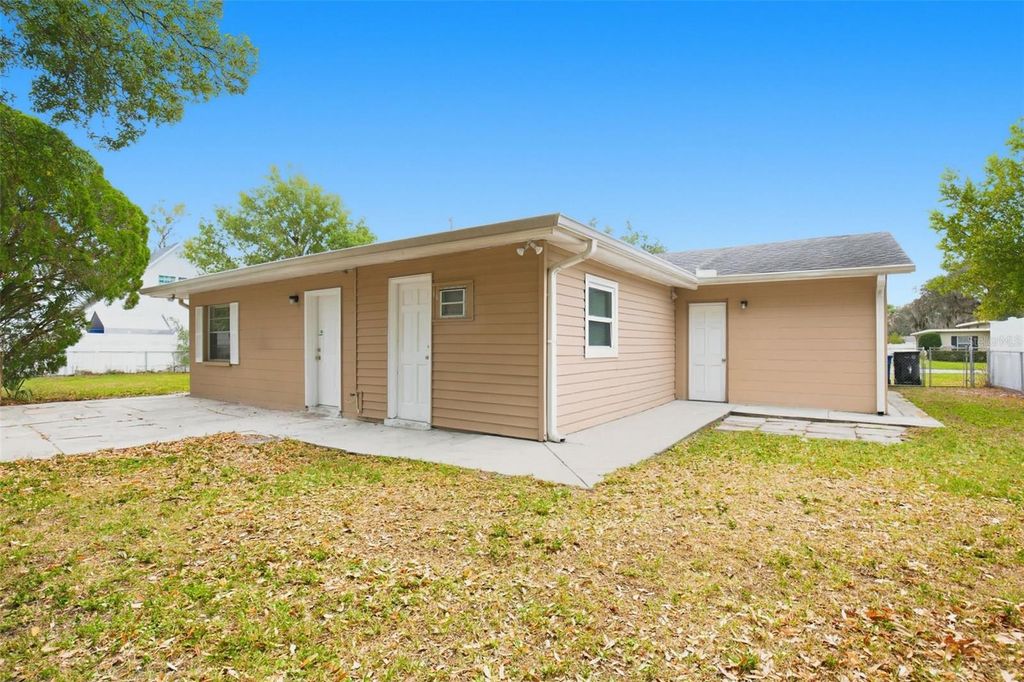 Photo of 2523 Lake Ellen Cir Circle, Tampa, FL 33618 (MLS # O6371648)