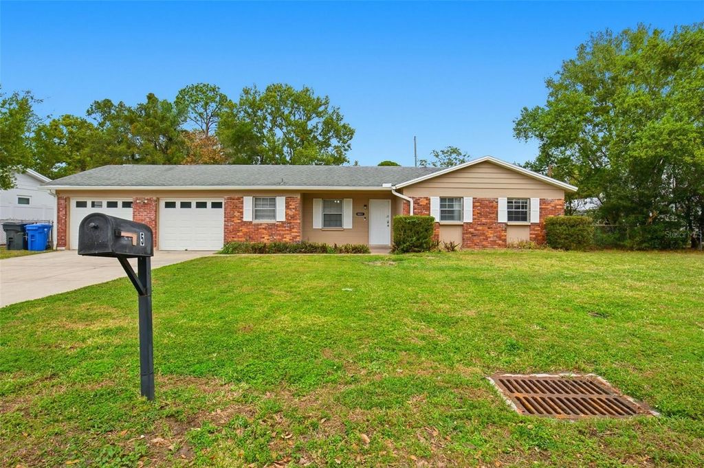 Photo of 2523 Lake Ellen Cir Circle, Tampa, FL 33618 (MLS # O6371648)