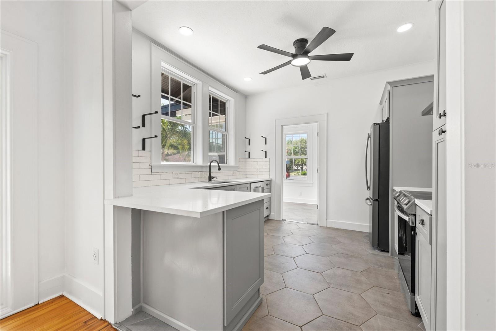 HALLS CENTRAL AVE 2 - Residential Lease