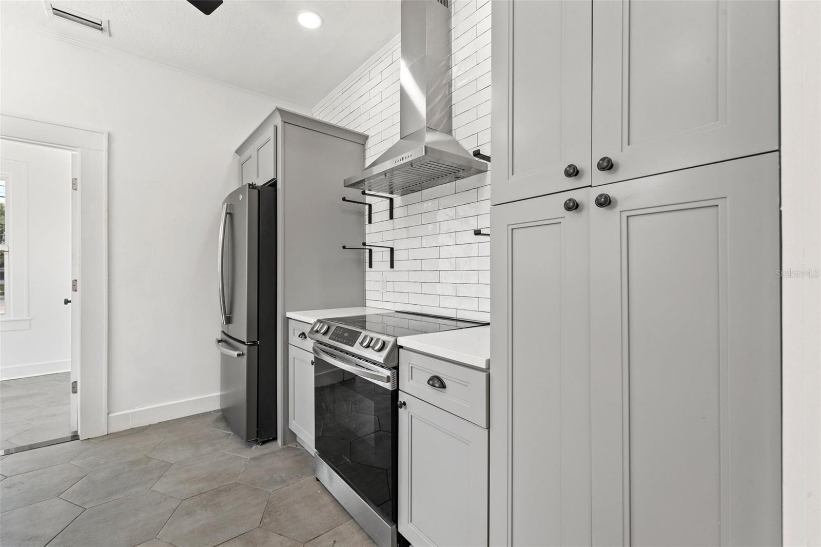 HALLS CENTRAL AVE 2 - Residential Lease