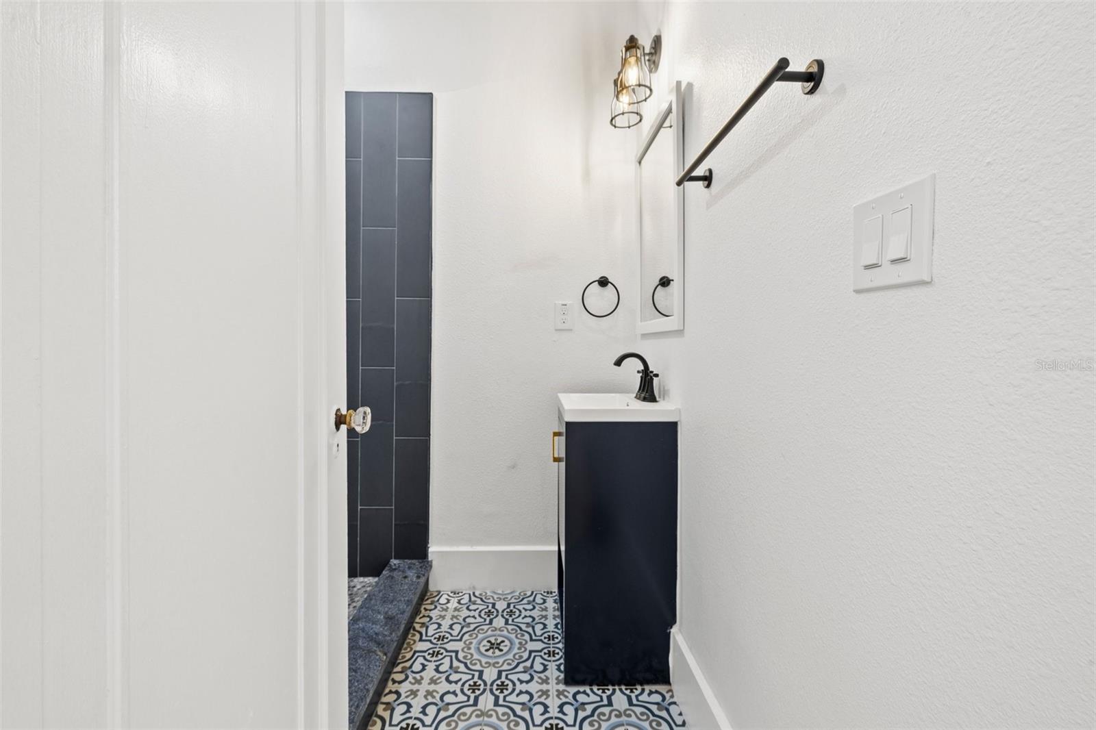 HALLS CENTRAL AVE 2 - Residential Lease