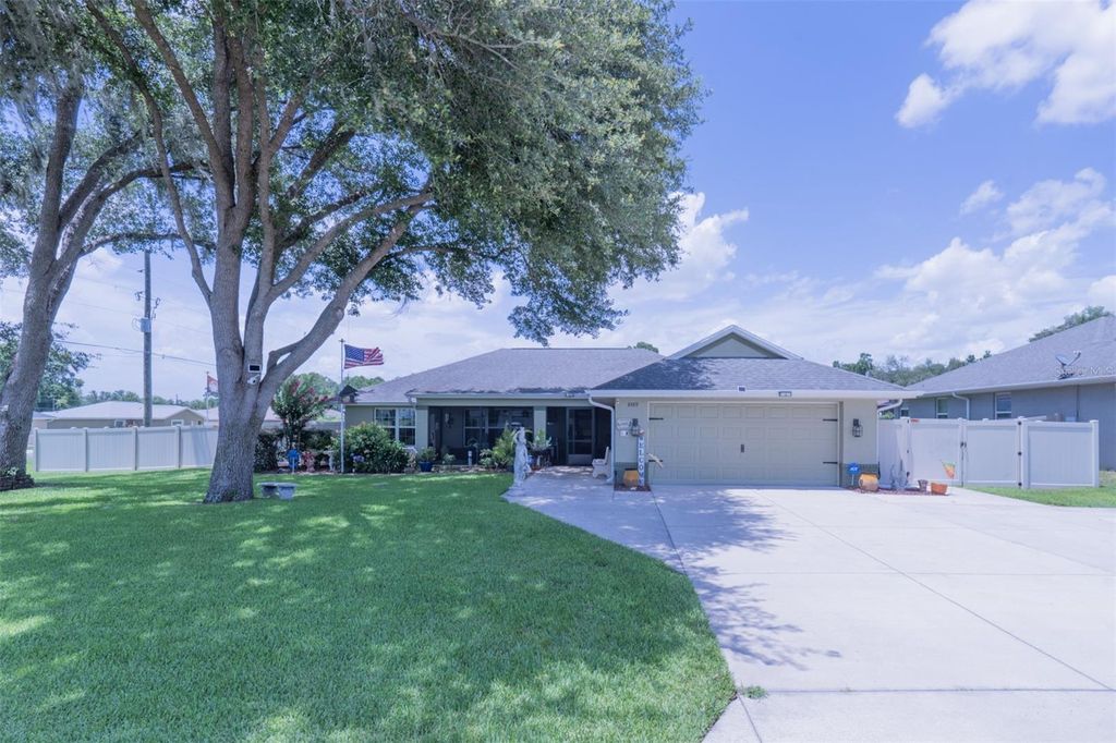 Photo of 8489 SE 158th Place, Summerfield, FL 34491 (MLS # G5097945)