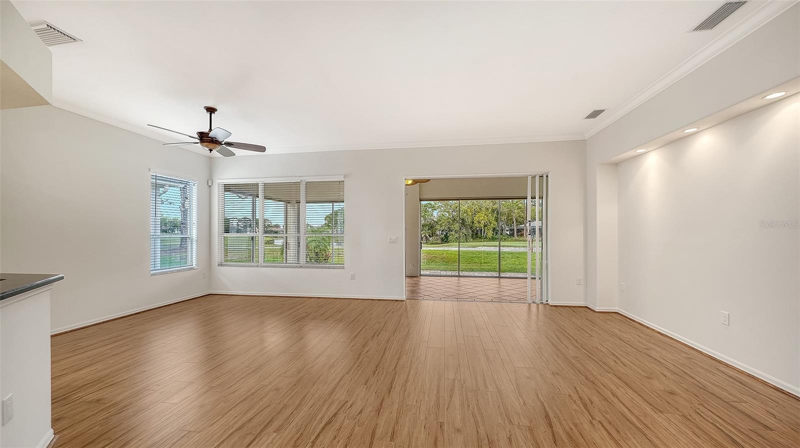 STRATFIELD PARK - THE MEADOWS - Residential