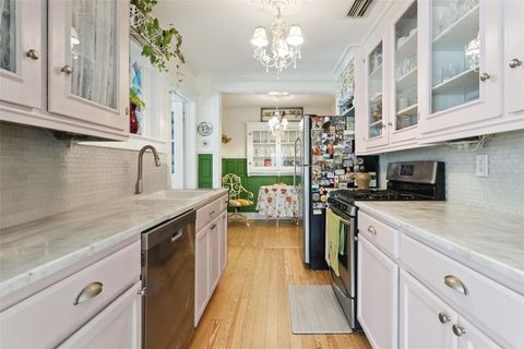 Tiny photo for 1021 E Third Avenue, Mount Dora, FL 32757 (MLS # G5102889)