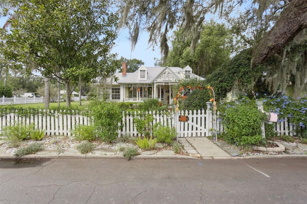 Photo of 1021 E Third Avenue, Mount Dora, FL 32757 (MLS # G5102889)