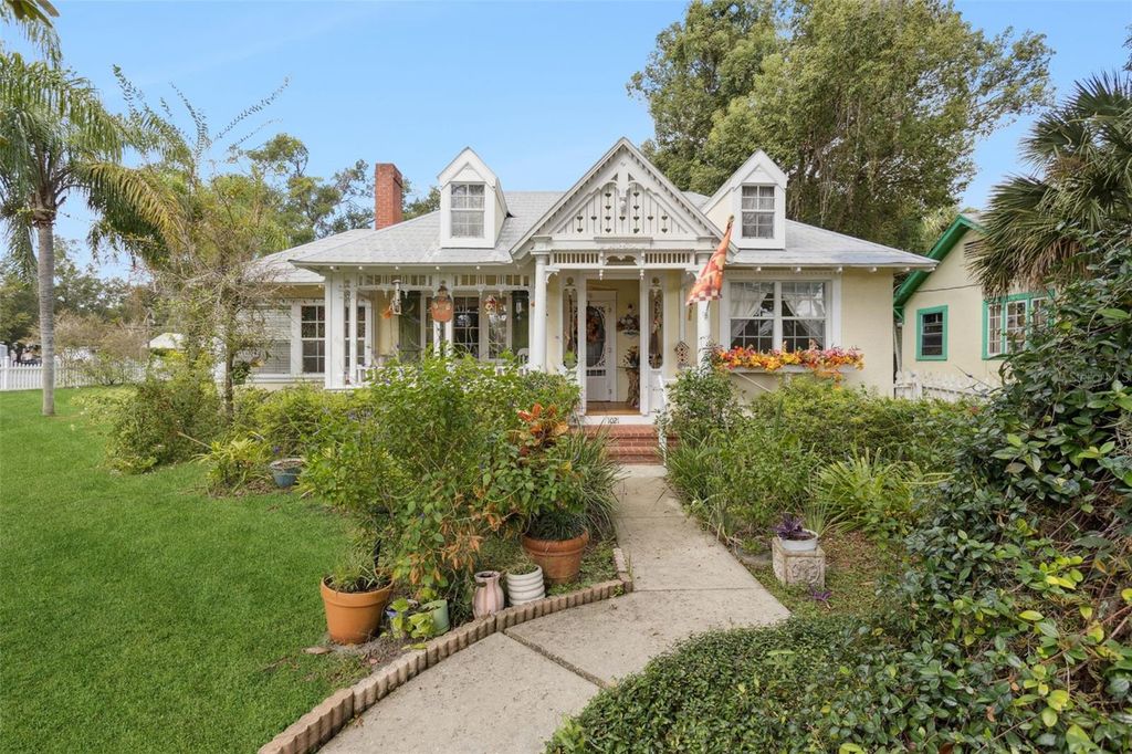 Photo of 1021 E Third Avenue, Mount Dora, FL 32757 (MLS # G5102889)