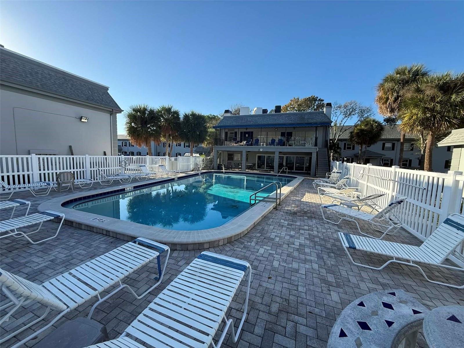 LES CHATEAUX CONDO - Residential