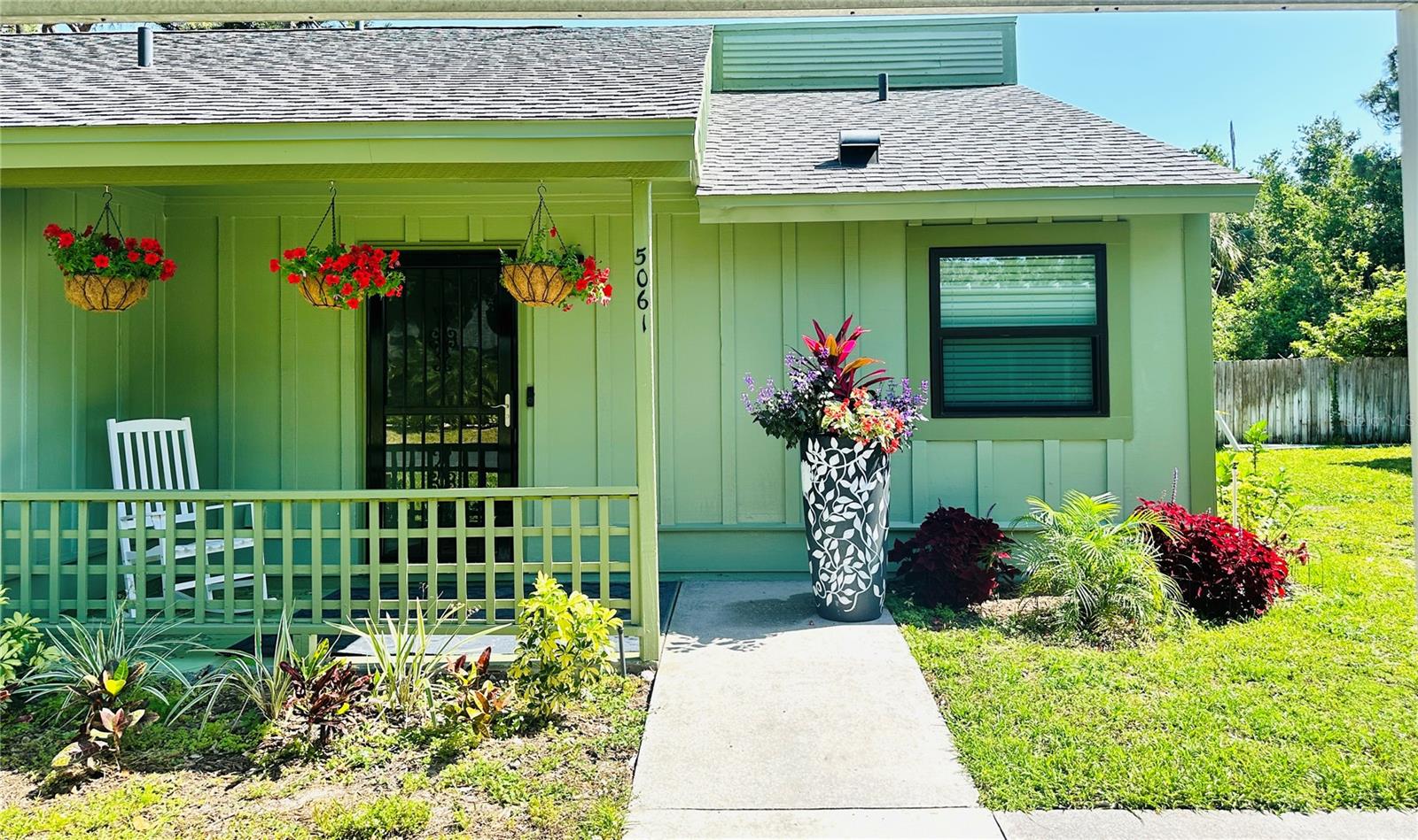 5061 BARRINGTON CIRCLE 1302