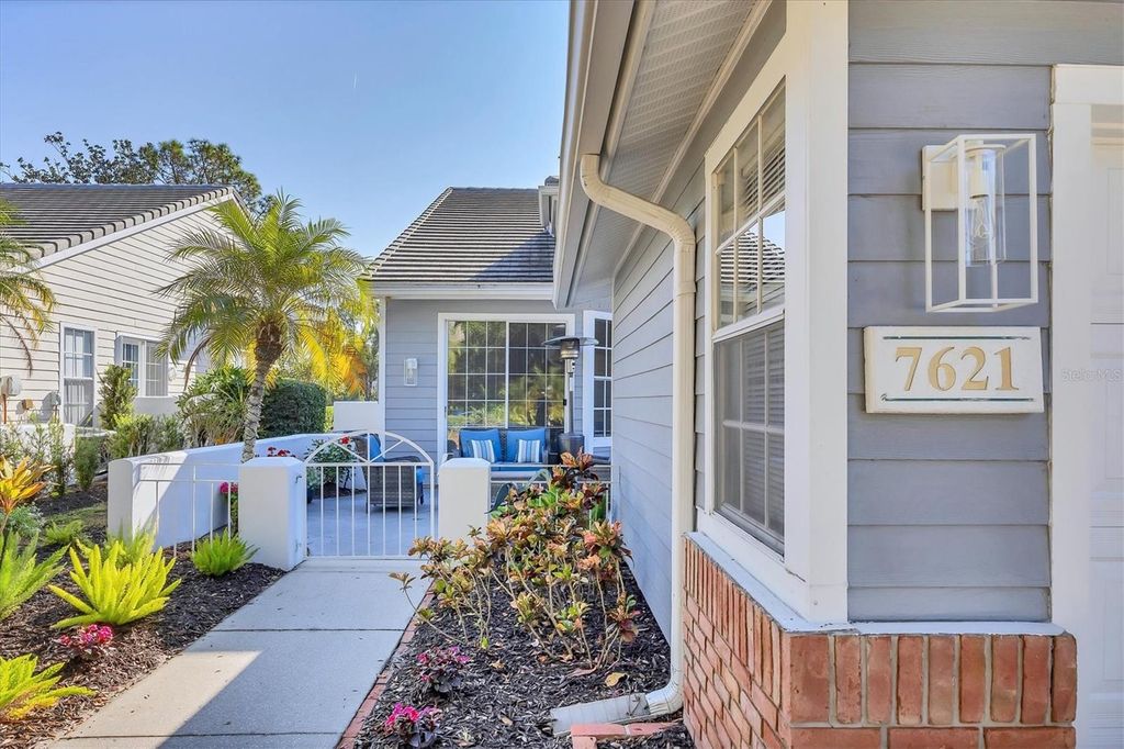 Photo of 7621 Whitebridge Glen, University Park, FL 34201 (MLS # A4673346)